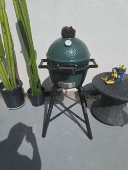 Big Green Egg Mini-Max with stand, BGE