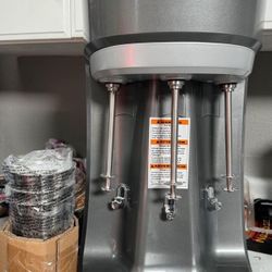 Hamilton Beach HMD400 120V Triple Spindle Commercial Drink Mixer, Grey