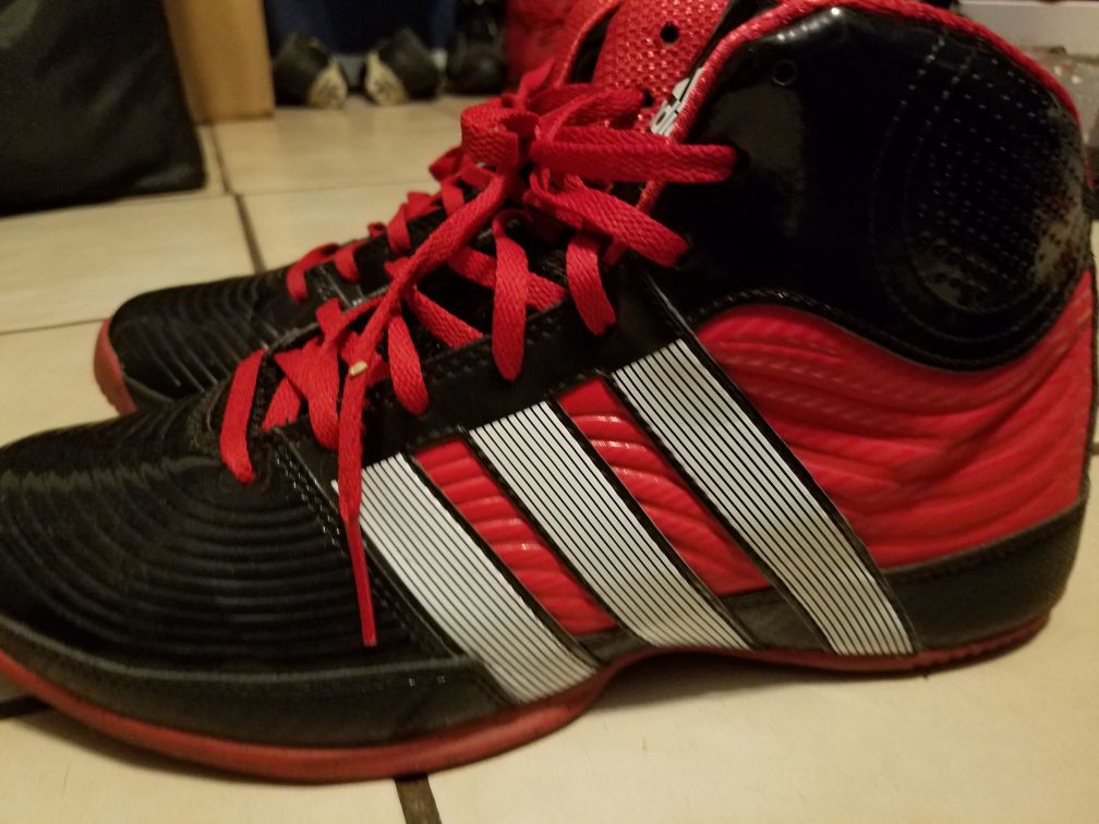 omgivet Predictor gå ind Adidas commander td4 basketball shoes - Mens 9.5 for Sale in Glendale, AZ -  OfferUp