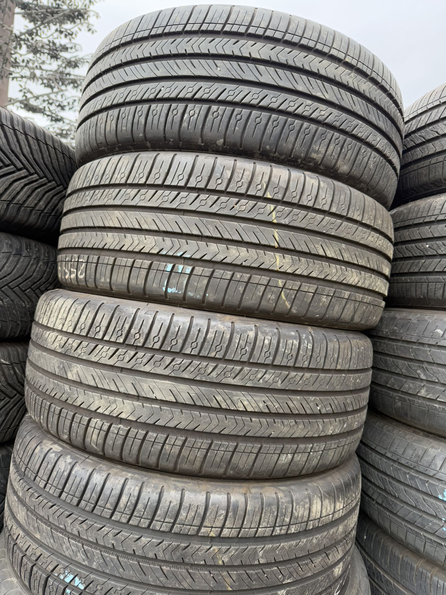 255 45 19 Vendo Un Set De Llantas Usadas En Excelente Condición Marca Michelin