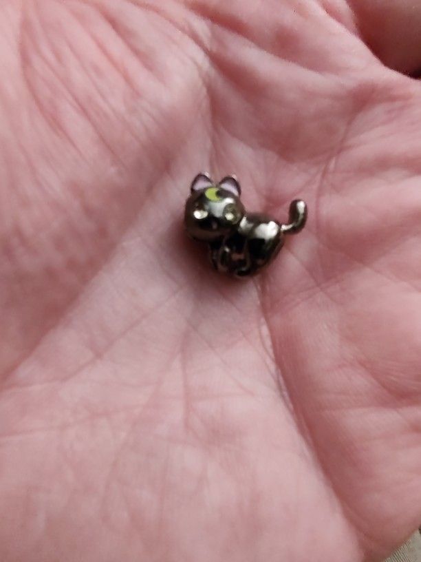 HALLOWEEN BLACK CAT BRACELET CHARM.  NEW.  PICKUP ONLY
