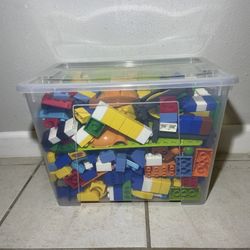BRAND NEW BUILDING BLOCKS SET 