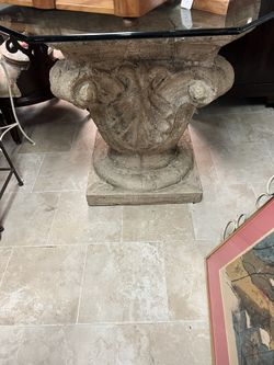 Outdoor pedestal table