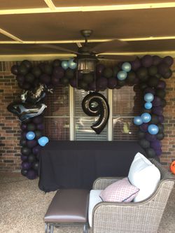 Balloon decor and party decorator
