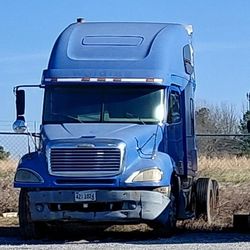 Used Semi Parts Freighliner Columbia