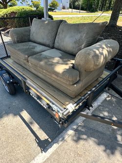FREE DELIVERY‼️-Sofa Couch Modern Dark Green Well Built & Maintained‼️$125‼️