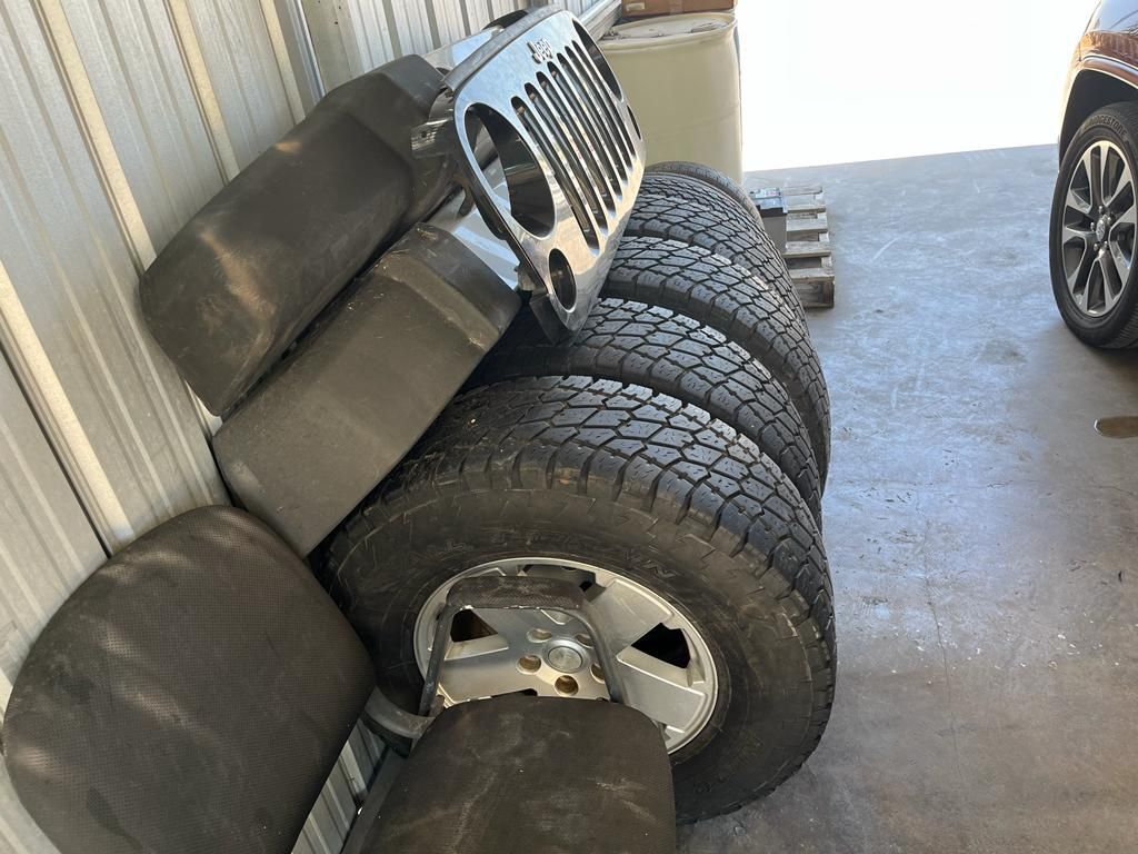 π» Jeep Wrangler JK OEM Wheels, Grille & Bumpers (Full Set)