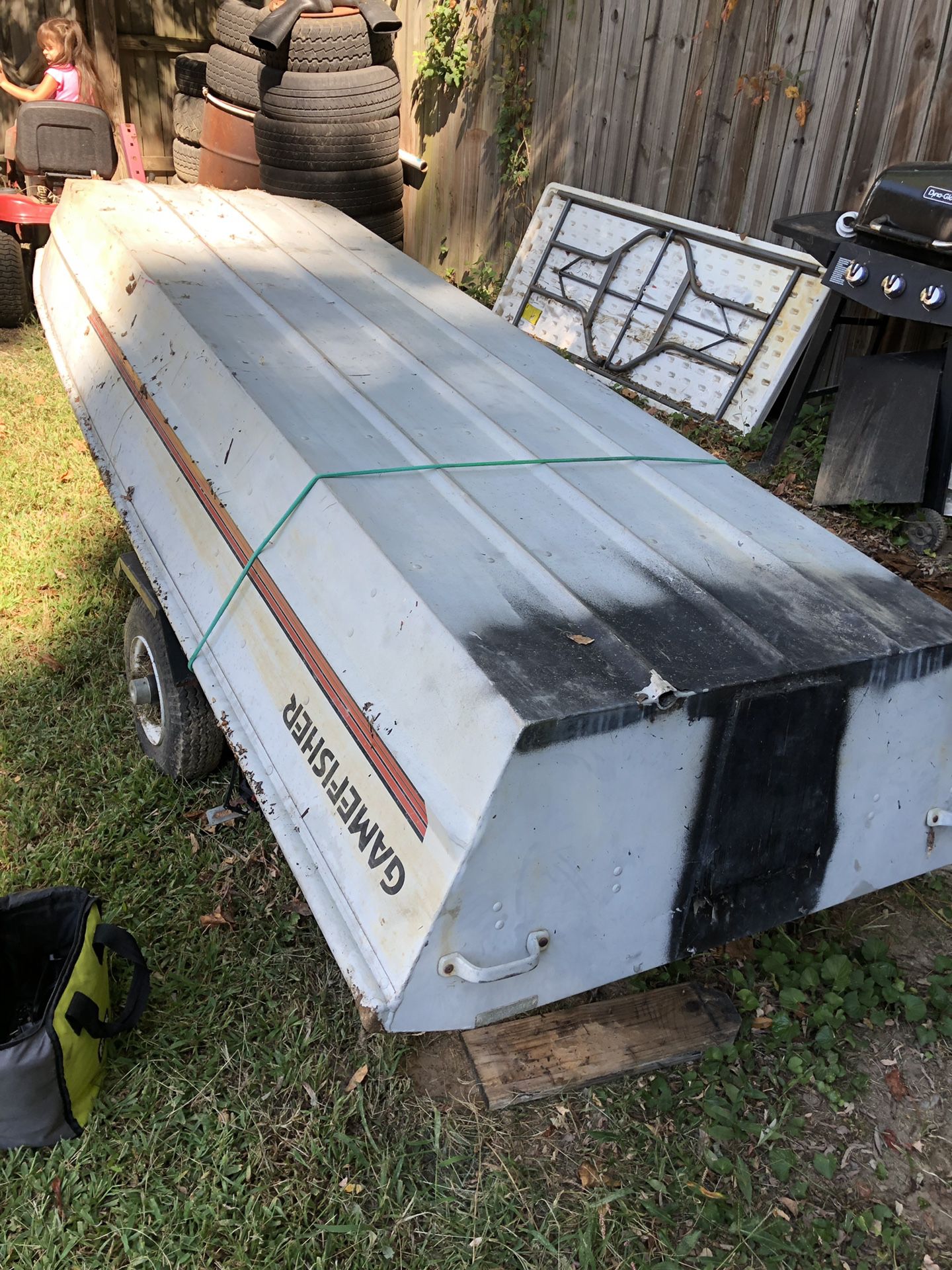 13 feet John Boat, very good condition. Comes with battery , trailer on motor