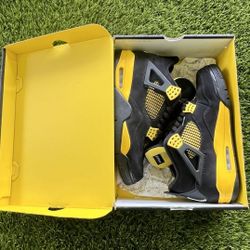 Jordan 4 ‘Thunder’