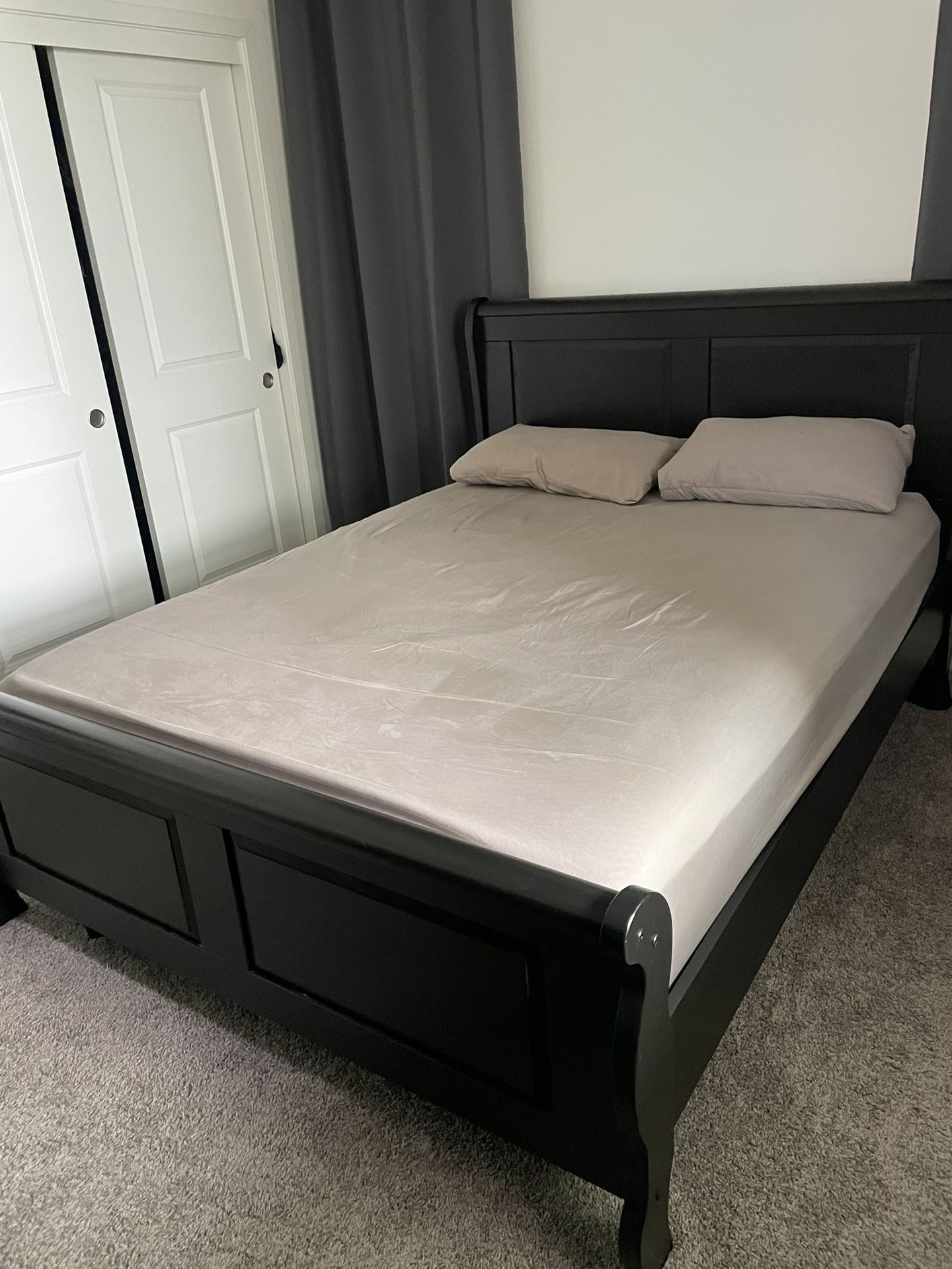 Complete Queen Bed $180 OBO