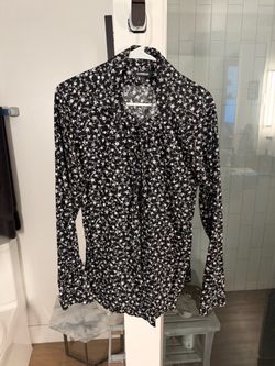 12 Men’s Dress Shirts (Medium)