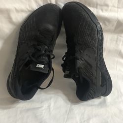 Nike metcon 3 sneaker lace up. Color black. size  10.5 . Unisex