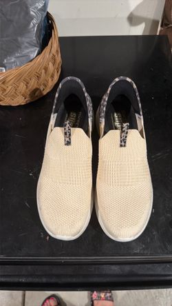 Women Skechers size 9