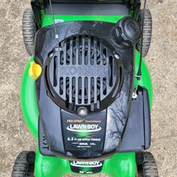 (Like New) Lawn Boy 3-in-1 ready for mulching, bagging or side discharge Kohler 149cc 6.5hp Engine. 