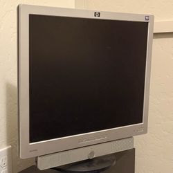 HP L1906 Monitor with Built-In Speaker Bar