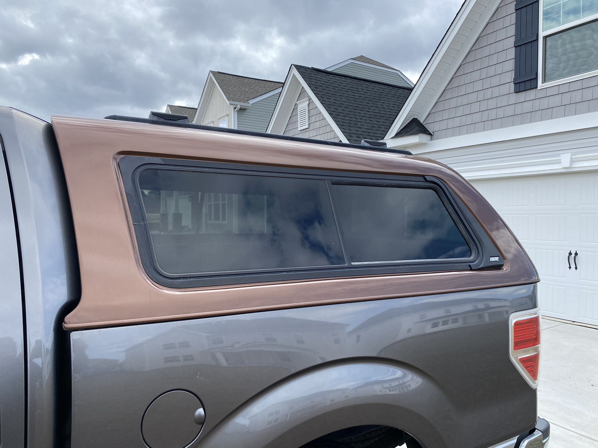 Camper Shell - Ford F-150 Short Bed. 5’ -5,7”