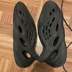 Black Foam Runners ( Size,11)