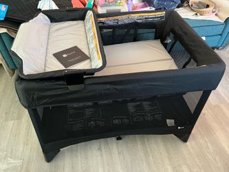 Portable playard, 4MOMS