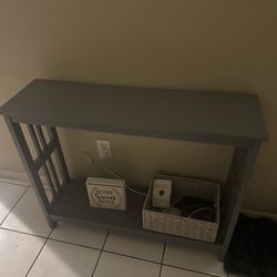 Small foyer table ( mesa)