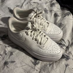 Nike Court Vision - Size 8