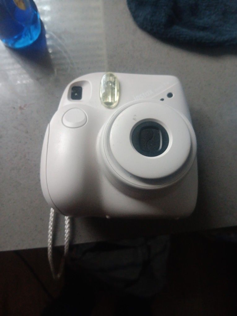 Instax Mini 7 + 40$ Pick Up Only