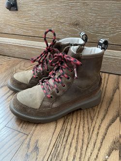 Boys Ugg Boots Size 2 (High Demand Item)