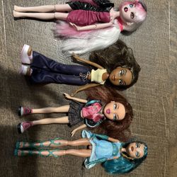 Lot Of Bratz Items 