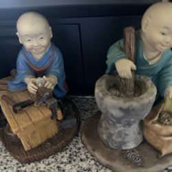 2 Monk Statue