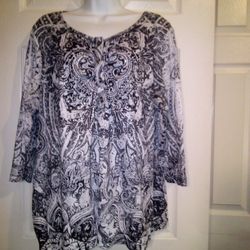 One World Black & White Blouse With Shiny Accents Across The Front Size XL 