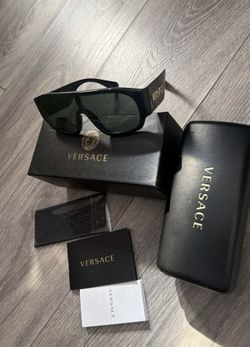 Versace VE4439 Black Shield Sunglasses in good pre-owned condition.