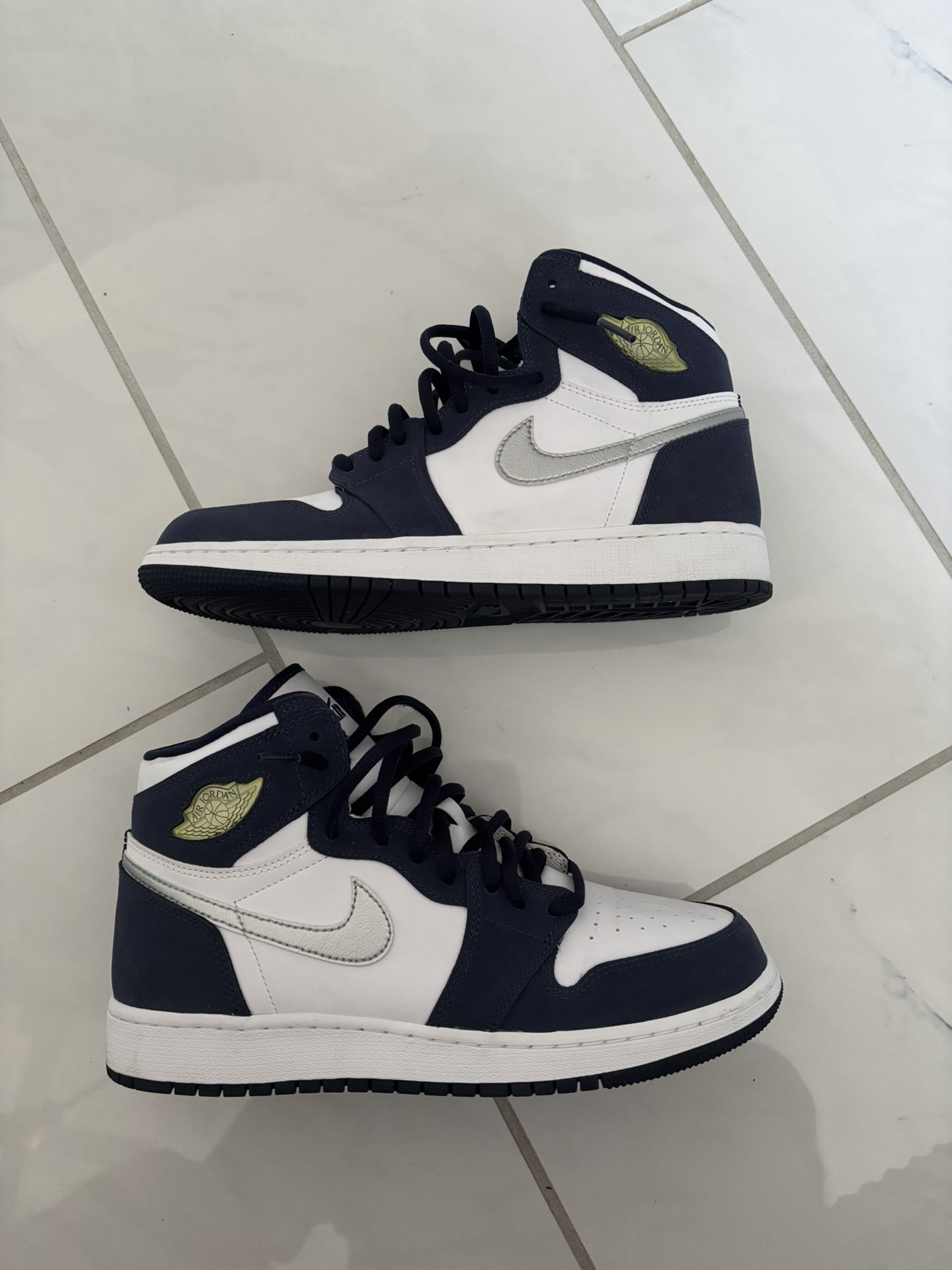 Jordan 1 High https://offerup.com/redirect/?o=Q08uSlA= Midnight Navy - Size 7Y - Clean