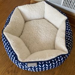 Frisco Small Dog Bed - Brand New