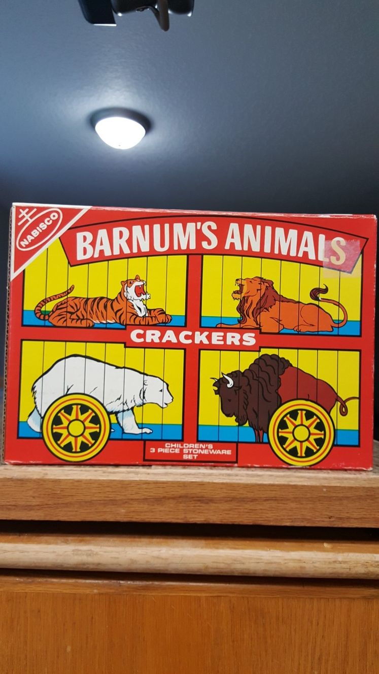 Barnum's Animal cracker 3-piece dish set antique