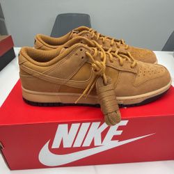 Nike dunk low  wheat Sz 9.5 new