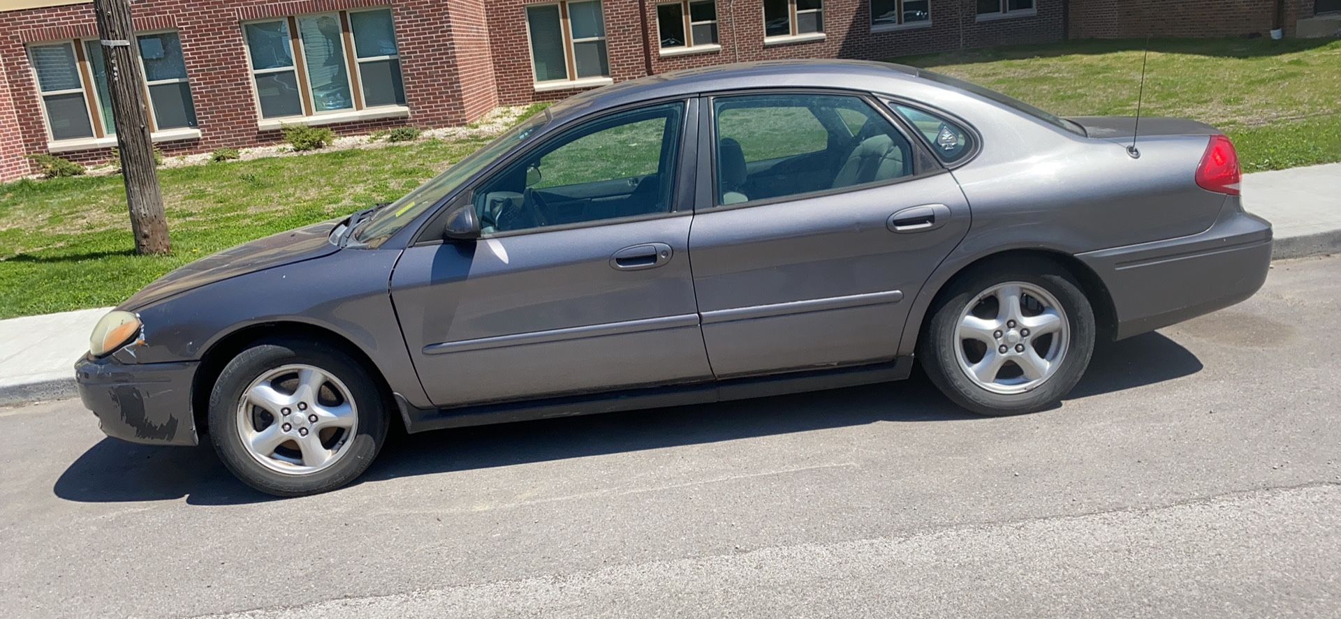 2004 Ford Taurus