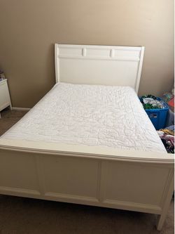 Full size bed with mattress