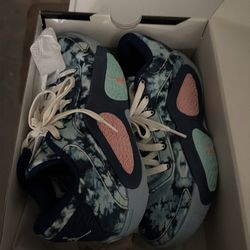 Youth Tatum basketball shoes