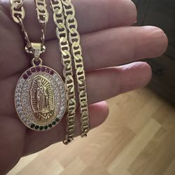 Gold Filled Chain With Oval Pendant