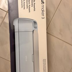 Cricut Maker 3 w/ accessories 