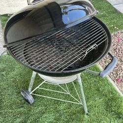 Weber Brand black charcoal Grill- $25- READ Description 