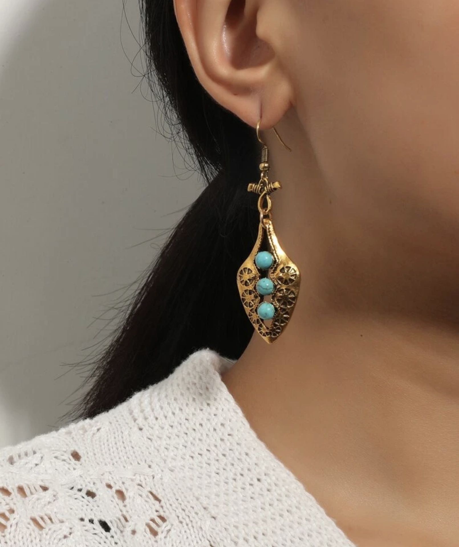 NEW Stunning Gold And Turqouise Stone Statement Women’s Fashion Jewelry Earrings