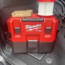 Milwaukee M12 Shop Vacuum 