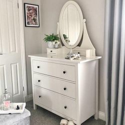 Dresser With Mirror 