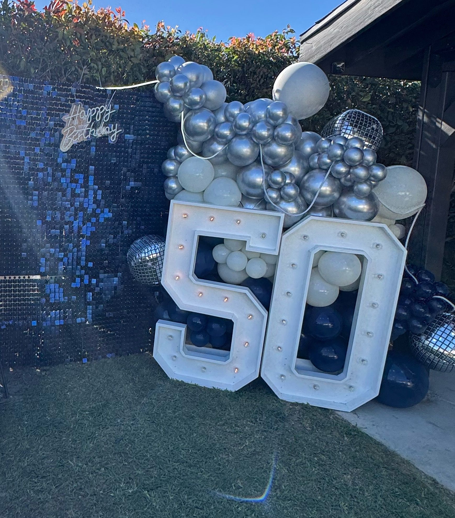 Shimmer Wall With 2marquees And Balloons Garland