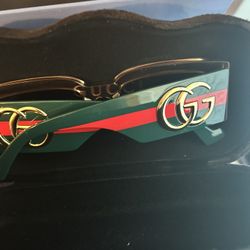 Gucci Sun Glassed Female