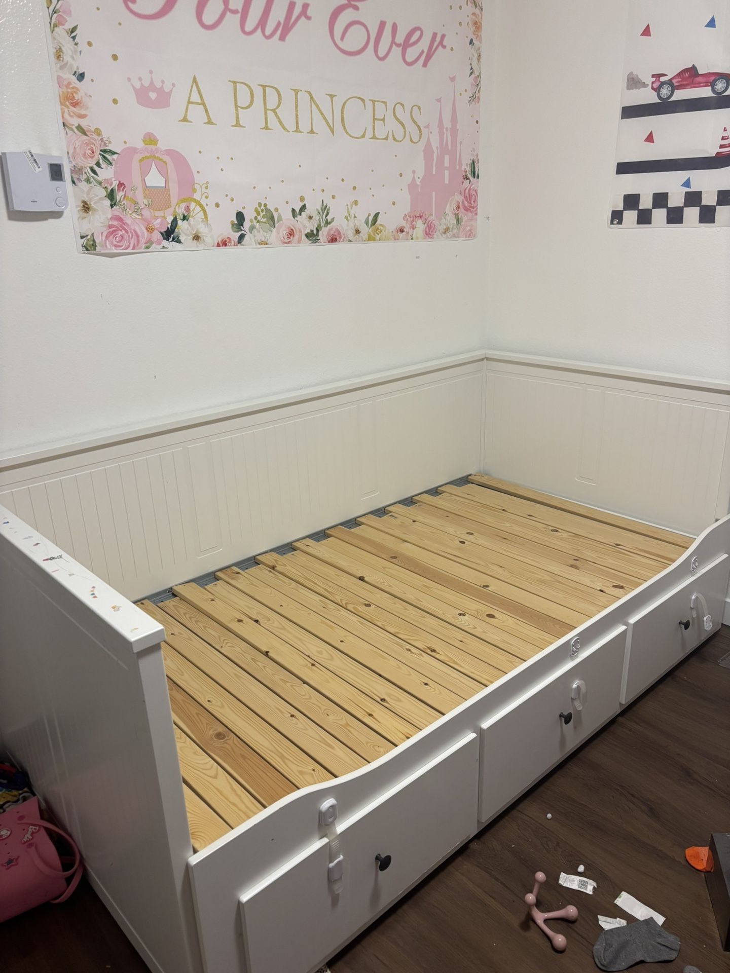 Day Bed Turns Into Queen Or Can Be Twin 3 Storage Drawers 