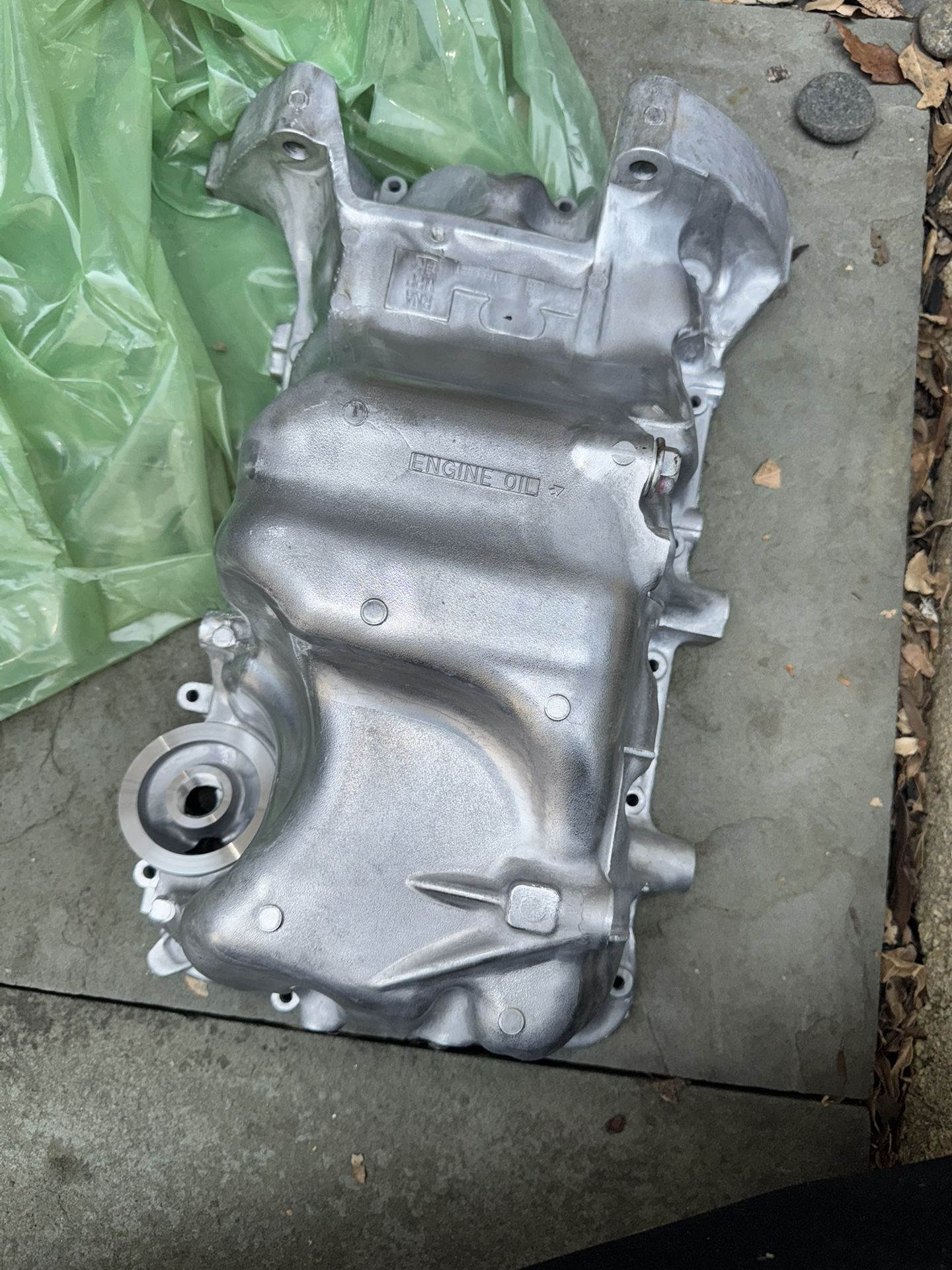 Selling a brand-new, never-used engine oil pan