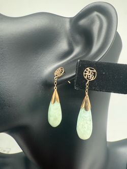 14k Gold. Jade Earrings