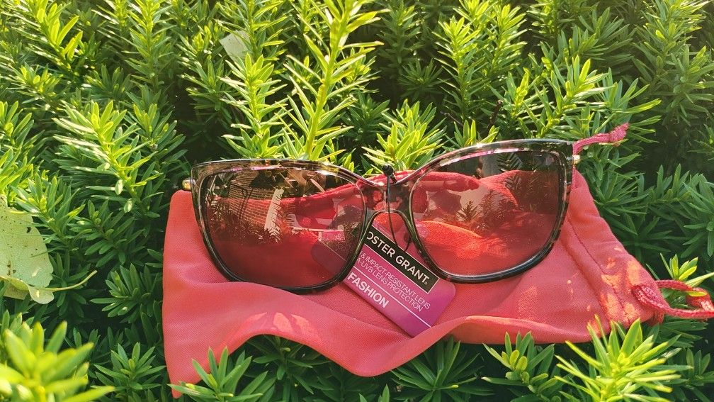 Foster Grant Sunglasses With Pouch