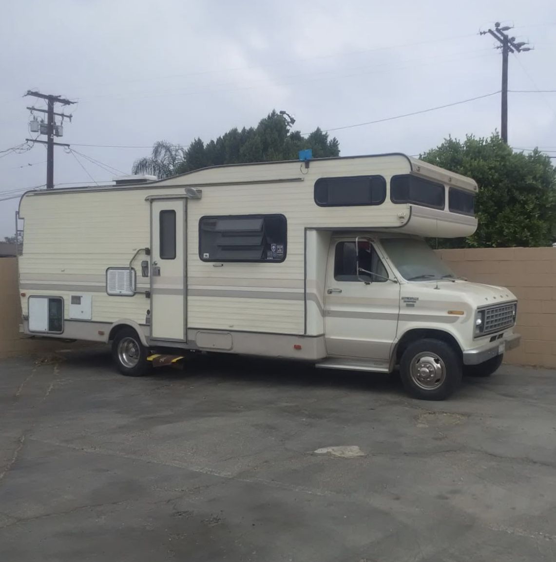 RV 1979 Ford roll along